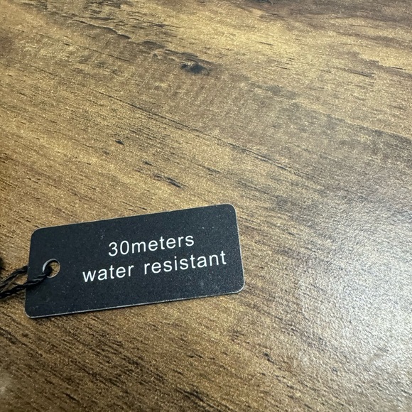 HOURSLY gold water resistant watch🌊 - Picture 4 of 4